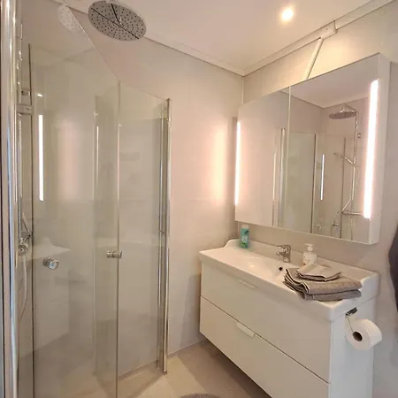 Apartment And Spacious 3-bedroom *