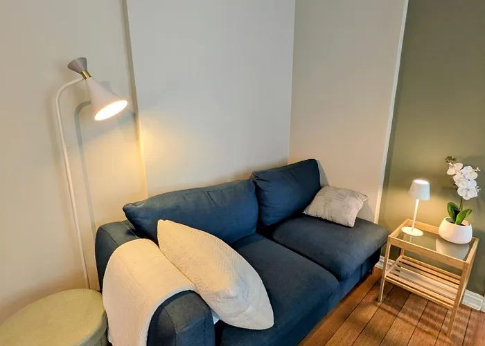 And Spacious 3-bedroom Lägenhet Mandal